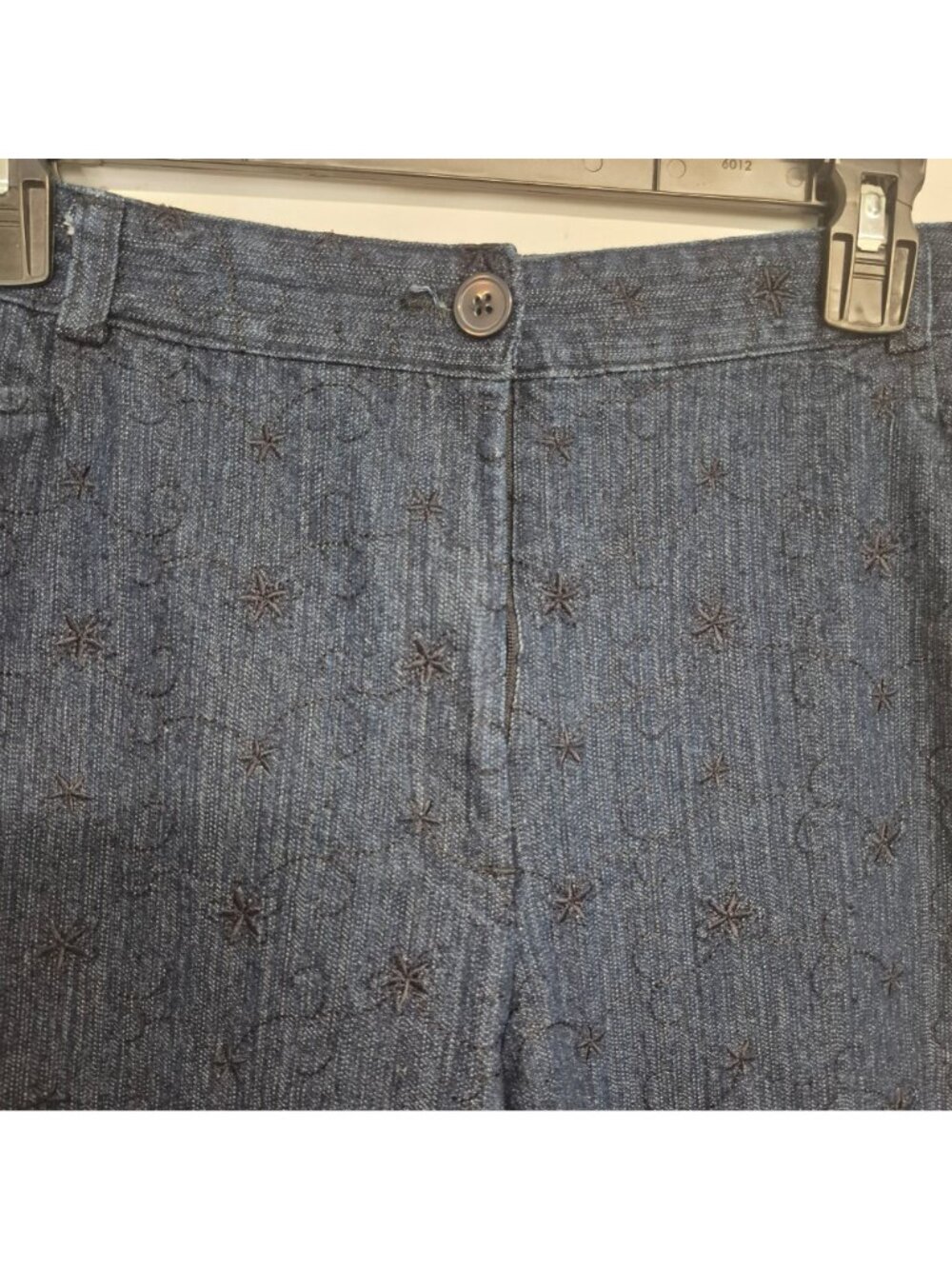 White Stag Women's Dark Denim Capri Pants Size 16 With Star Embroidery - Picture 3 of 7